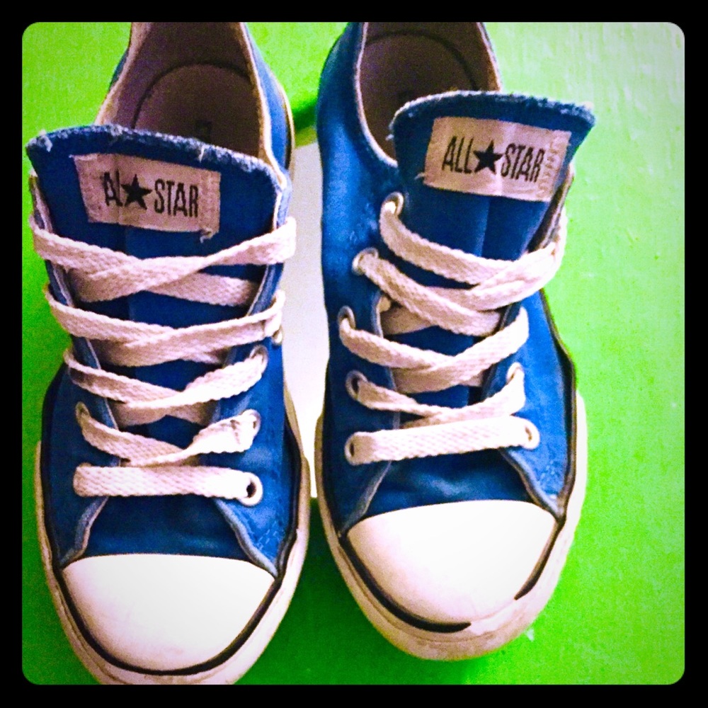 Boys converse